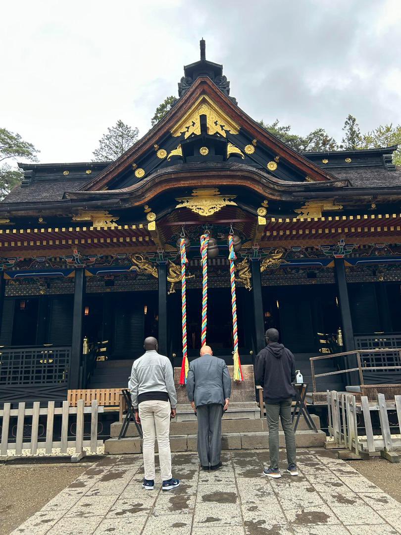 Our representatives had also the privilege of being received by MORi Shihan at his residence, where they engaged in meaningful conversations about the art of karate. They were also honored to meet the chief priest of the Sendai Shrine, a venerable institution with a rich history