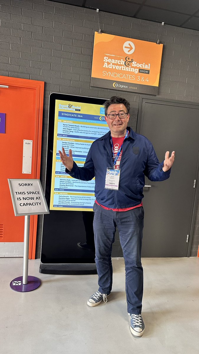 I really wanted to get into the <a href="/searchsocshow/">Search and Social Advertising Show</a> at #brightonseo but there’s no room at the Inn. Not even standing room! Great to see this Fringe event at capacity.