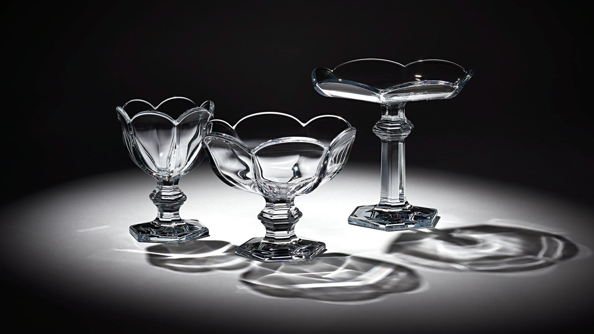 BACCARAT X MARCEL WANDERS Experience the rebirth of timeless elegance with Marcel Wanders' visionary touch. In the mesmerizing “Harcourt Tulipe” collection, #MarcelWanders infuses the iconic #Baccarat Harcourt glass with renewed modernity, while honoring its timeless appeal.