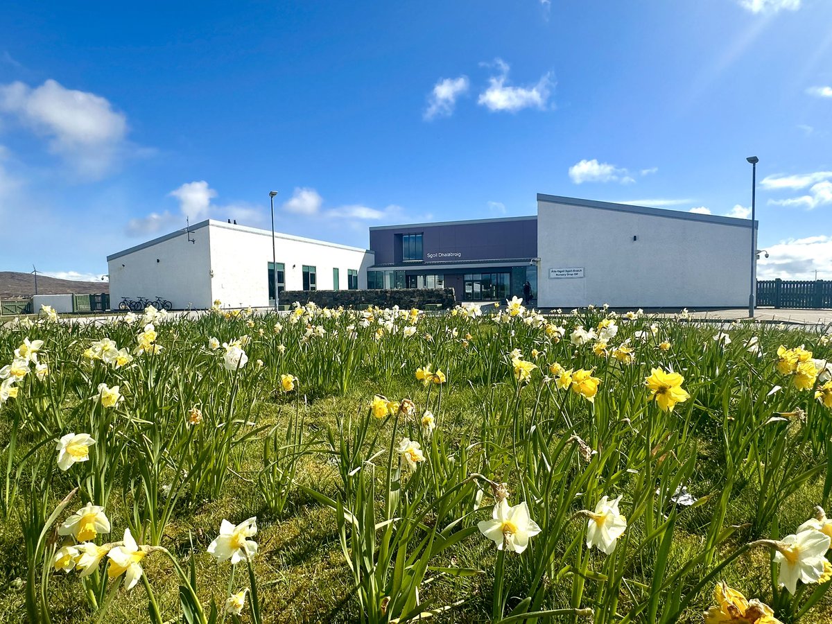 Beautiful spring weather continued in South Uist today for a visit to @sgoildhalabroig. Many thanks to the staff and pupils for welcoming me and sharing all your great work.