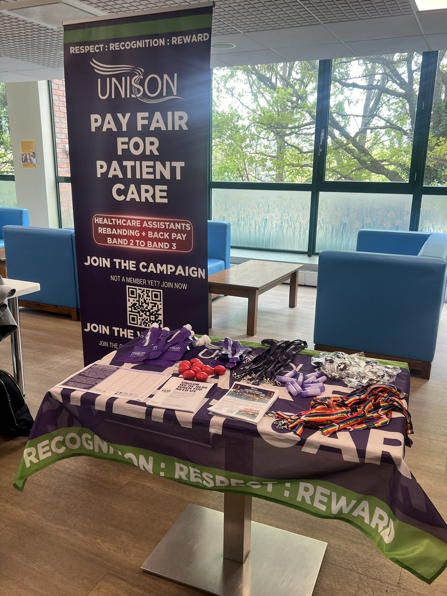 Pay Fair for Patient Care stall at Lewisham Hospital this afternoon, getting further signatories on the collective grievance and other NHS staff support petition signatures 📝 we meet with the CEO in 2 weeks to make our demands heard loud and clear 👊📣 #PayFairforPatientCare 💜