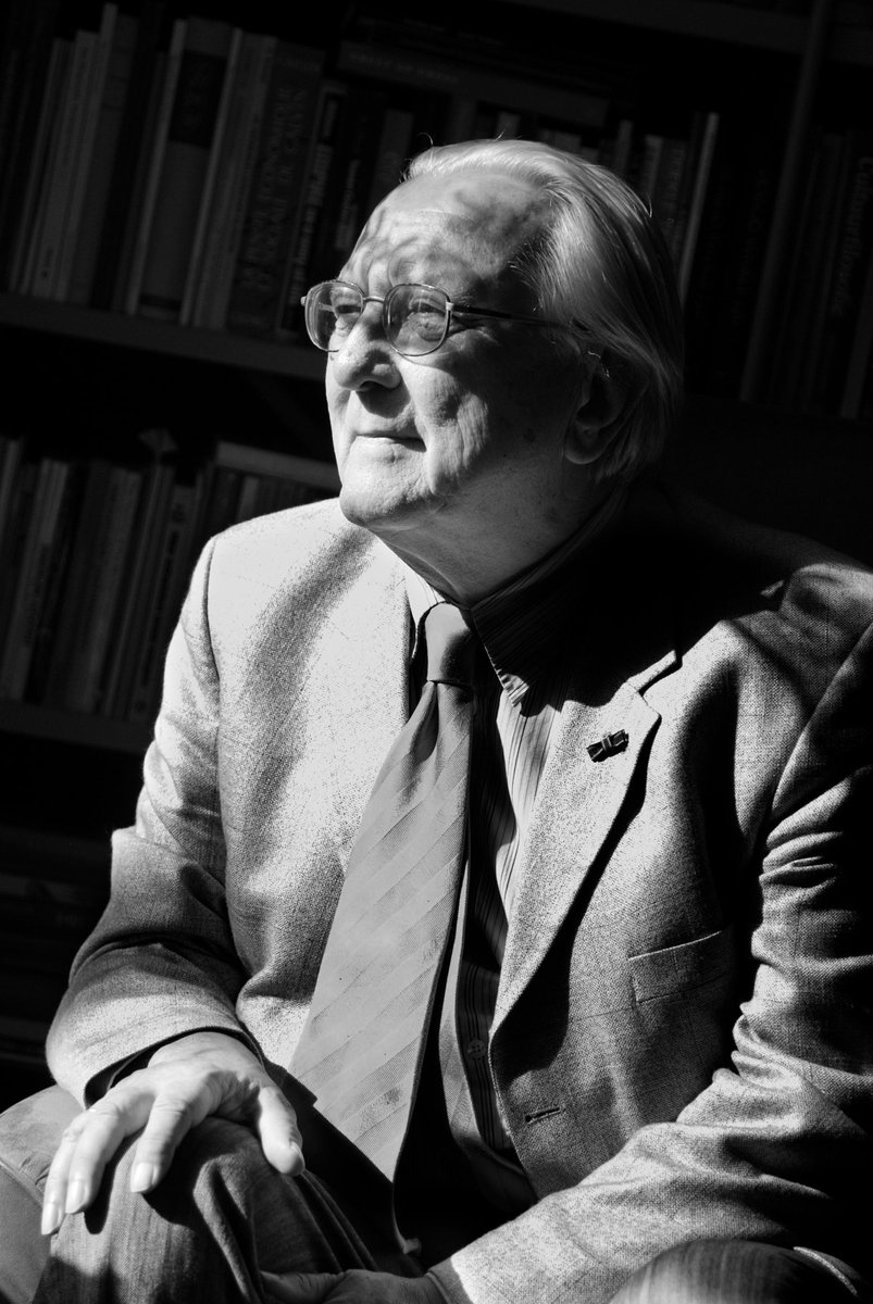 Afgelopen week overleed econoom Bob Goudzwaard, die een belangrijke rol speelde in de christelijk-filosofische beweging in Nederland en ver daarbuiten. Sophie-redacteur Joost Hengstmengel schreef een in memoriam, als voorpublicatie hier te vinden : sophieonline.nl/een-zachtmoedi…