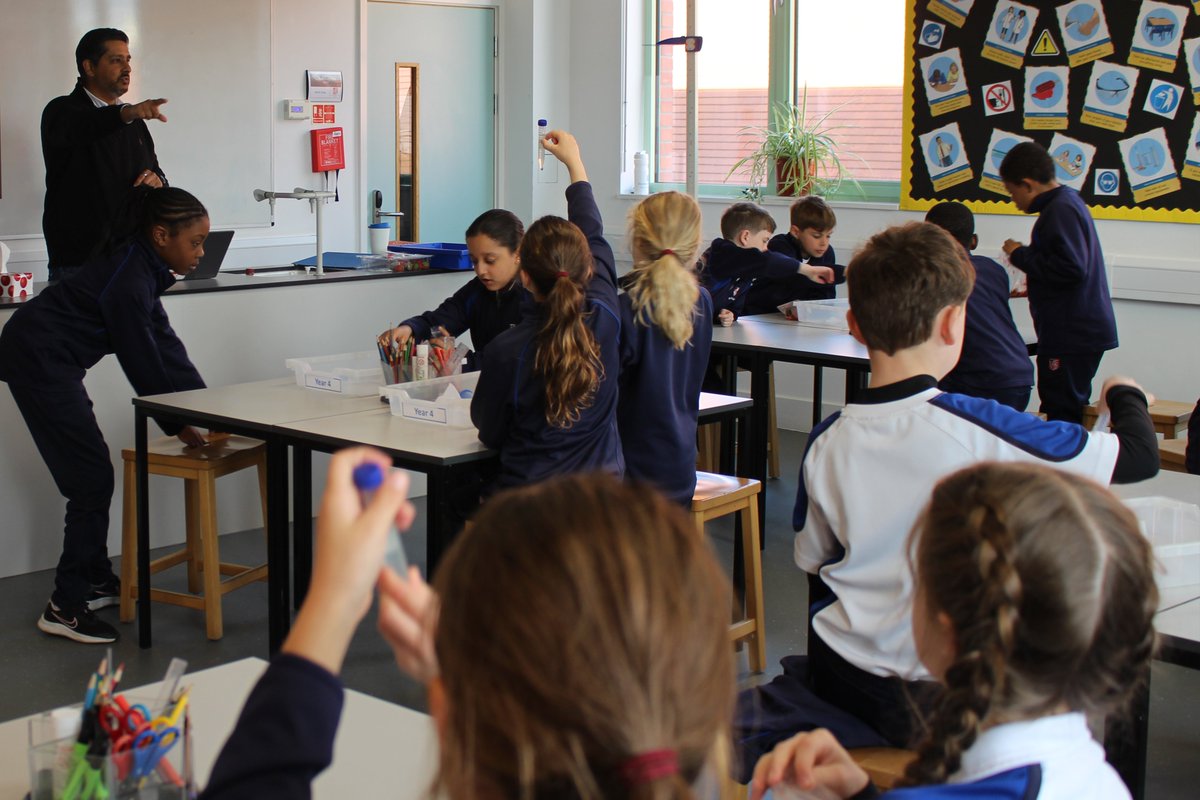 Happy DNA Day! To celebrate, Year 4 took part in a fascinating workshop led by Mr Dhami from @illumina🧬

Pupils were captivated as they learnt mind-blowing facts and got hands on experience by extracting DNA from strawberries🍓

#DNADay #ScienceExperiment #WeAreBrentwood