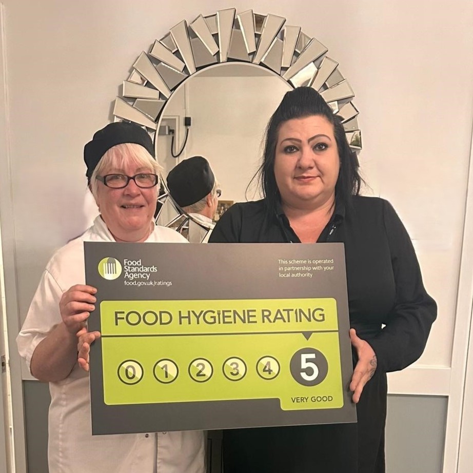 Our kitchen team at Beccles care home had a food safety visit this week and we're delighted that they received ⭐️⭐️⭐️⭐️⭐️! Here's chef Sandra and our Manager Amanda with their (large!) certificate. A smaller window sticker will be on display at the home! @foodgov @suffolkcc