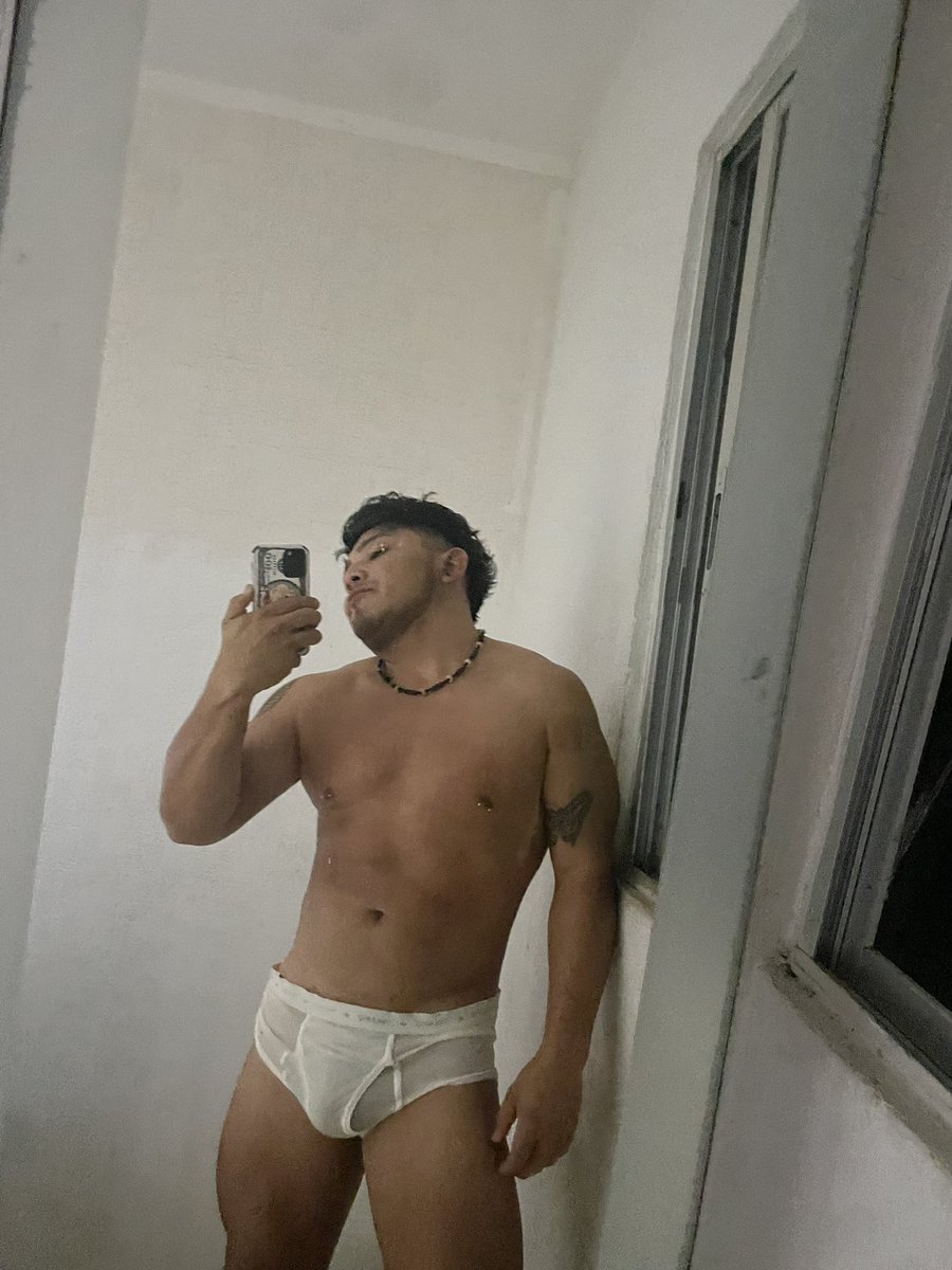 danirexxx44's tweet photo. El mundo duerme mientas yo me sumerjo en mis pensamientos más profundos 🍃 https://t.co/kQ1fzIhiQT