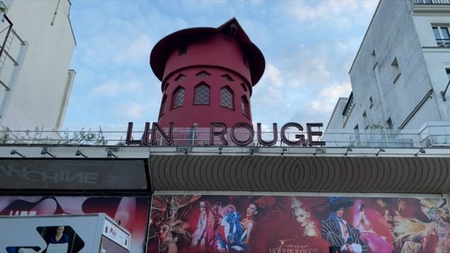 Les fameuses lettres de mon moulin 
#MoulinRouge