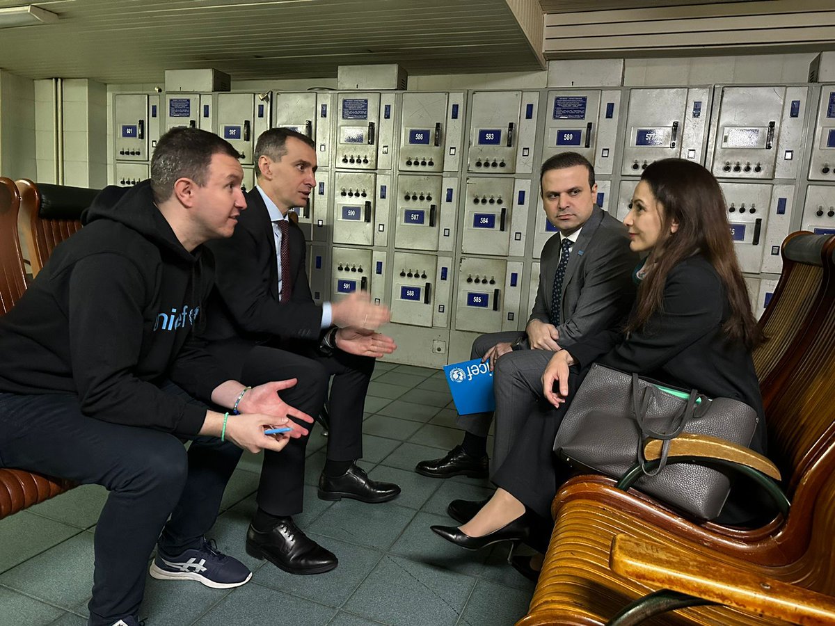 Work for children continues despite air alarms. In a shelter, @UNICEF_ECA Regional Director @R_DeDominicis and UNICEF Representative to Ukraine @MunirMammadzade discussed w/ @MoH_Ukraine Minister @liashko_viktor health priorities, including MHPSS, child- & youth-centred recovery.