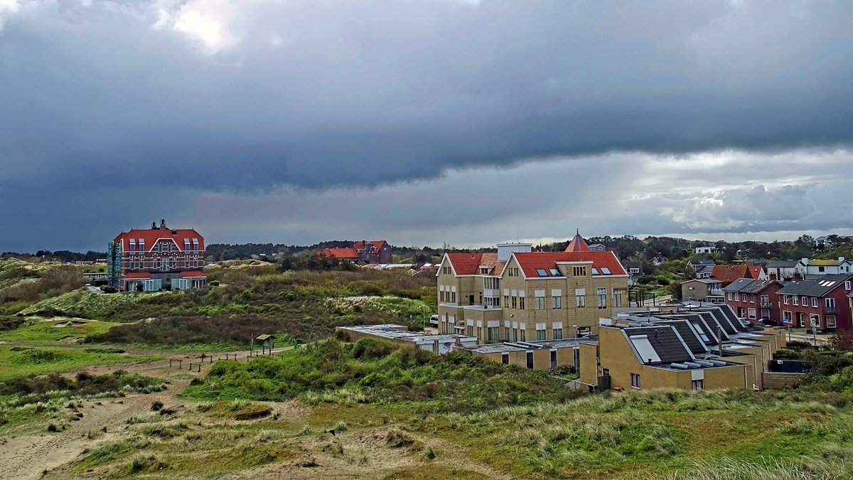 Donkere wolken boven de Egmondse duinen @WilliamHuizinga @nicolienkroon @onwukaa @BuienRadarNL @mrmiddendorp @MarcdeJongRTL @MartijnDorrest1 @EmsWeather @helgavanleur @weermanreinier @jordiweerman @marjondehond @RTLOntbijtnws @RTLnieuws @janvissersweer @NHNieuws