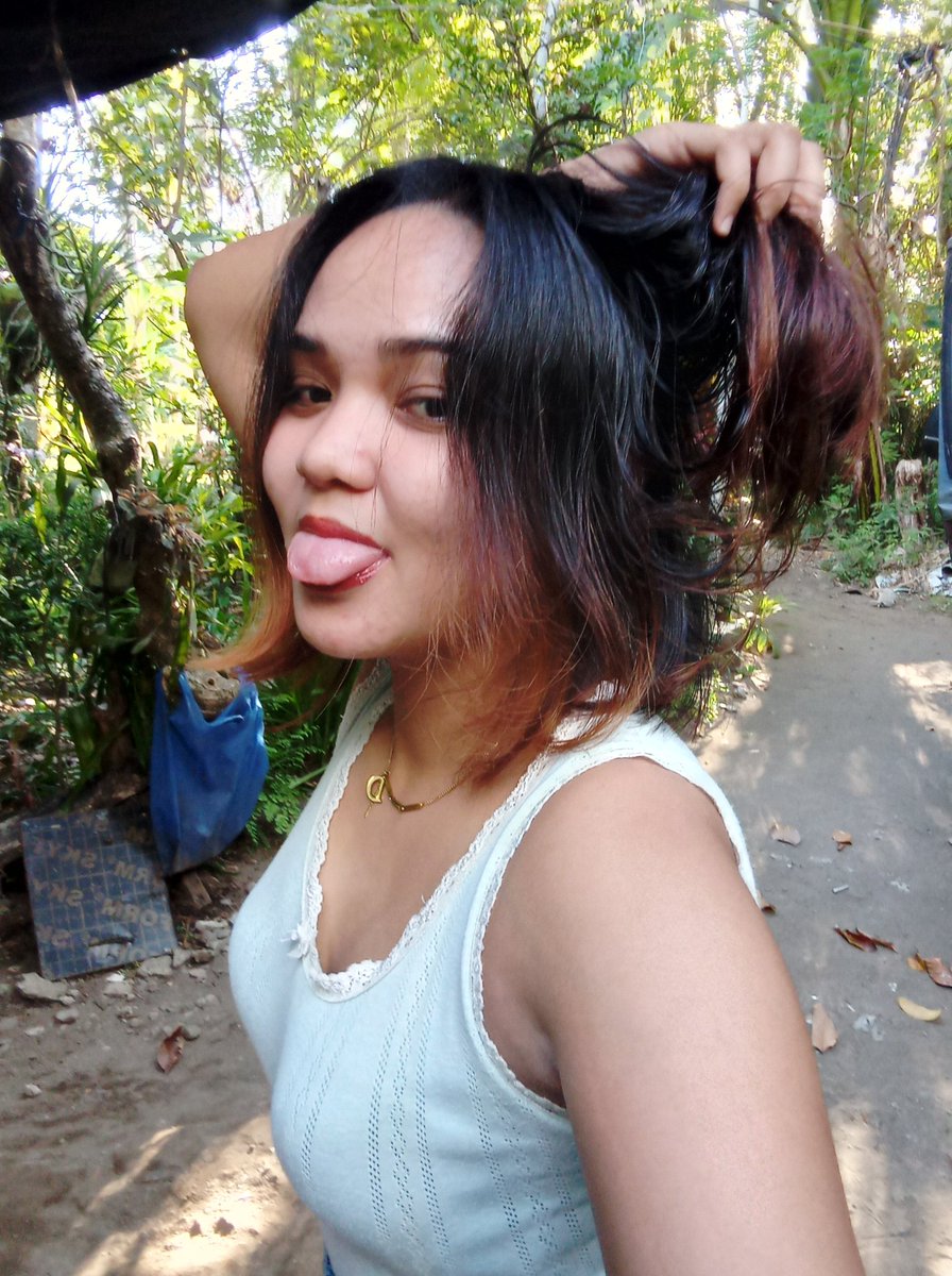 thesimpLora's tweet photo. I'm in my Snow White Era 🤣 https://t.co/f7o1GjmurY