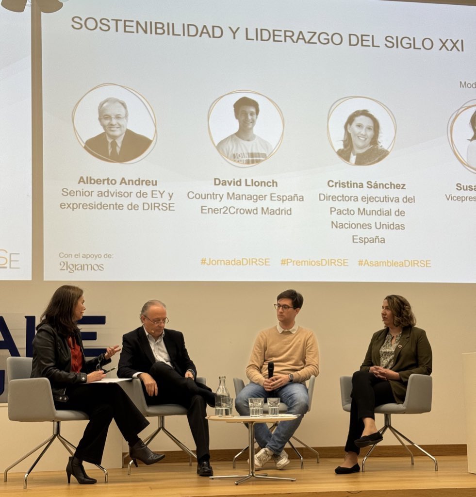 @AsocDIRSE @21gramos_net @Reale_Seguros ￼👉 Da comienzo la mesa de debate en torno a la “Sostenibilidad y el Liderazgo del S.XXI” ￼ ￼👉 Participan en el dialogo @aandreup (@EY_Spain) , @dllonch (@Ener2Crowd), @cristina_REPM (@PactoMundial) y modera @Susana_posada (@AsocDIRSE) #PremiosDIRSE #AsambleaDIRSE 🧡