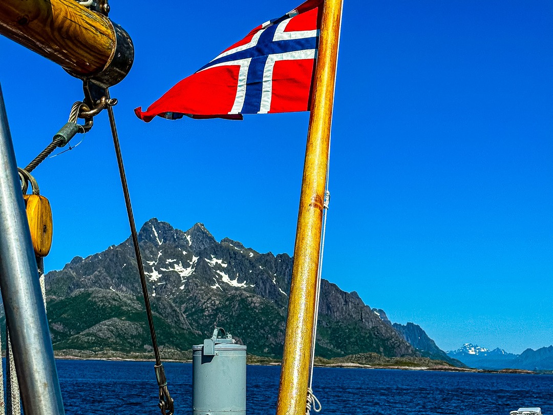 WorldSeaExplor1's tweet image. From sea to summit, our Trollfjord Cruise offers views that will leave you breathless. Immerse yourself in the spectacular beauty of summer in Norway as you journey through the majestic fjords. Don't miss out on this unforgettable adventure! #explorenorway #sailingnorway