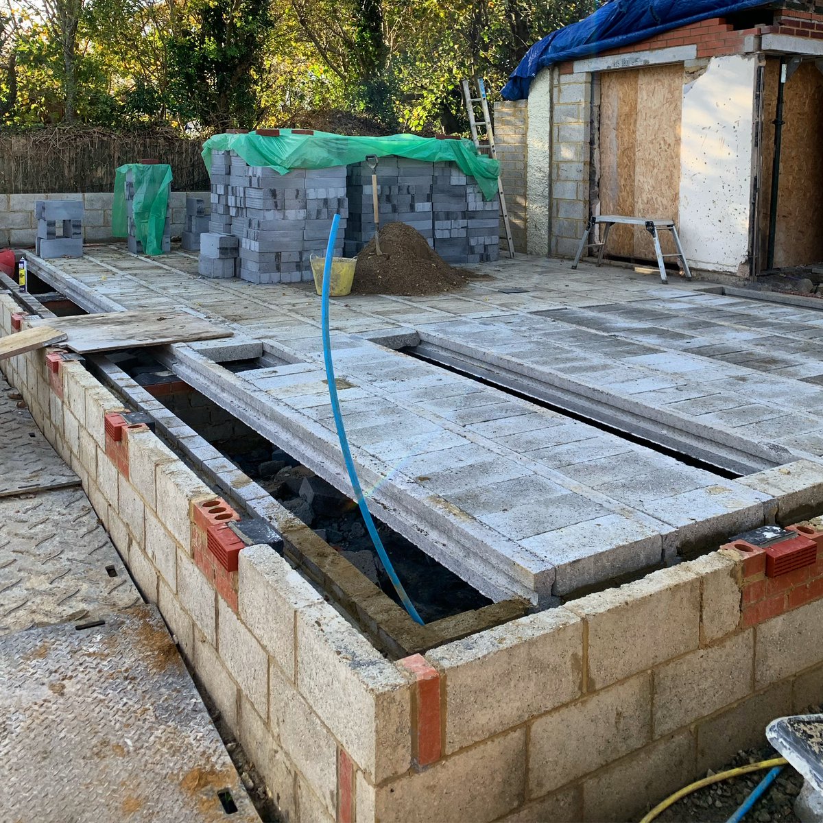 Block and beam in, ready for internal and external walls 👌🧱 
#builder #construction #blockandbeam #brickwork