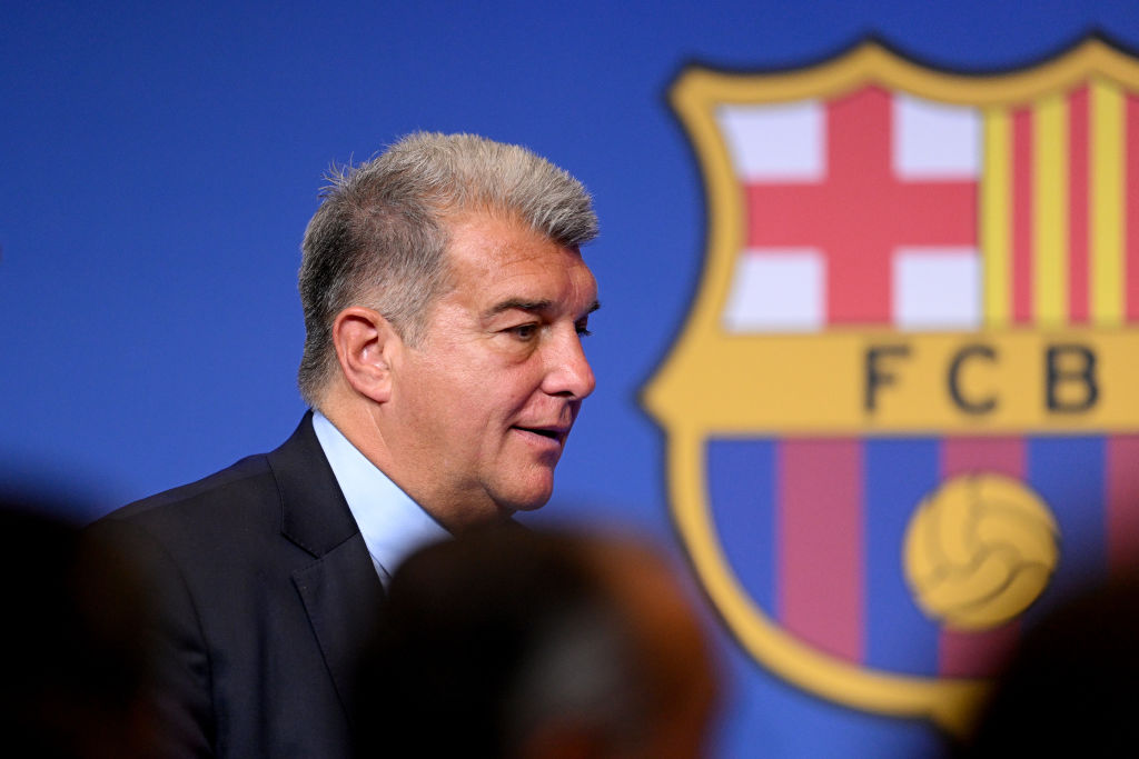 🔵🔴 Laporta: 'Xavi has expressed his joy to stay at Barça, continue this project and improve together. We are excited. It's an excellent news for Barça'. 'Stability is key for successful projects, Xavi is a true Barcelonista. We share this feeling: Barça on top of his mind'.