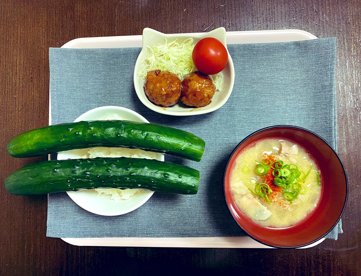 こんばんは〜🪐

1日の食事と歩数🙌
間食→ガリガリくん

1日お疲れ様でした🤗
明日も頑張りますっ🔥

#ダイエット垢さんと繋がりたい 
#食事記録