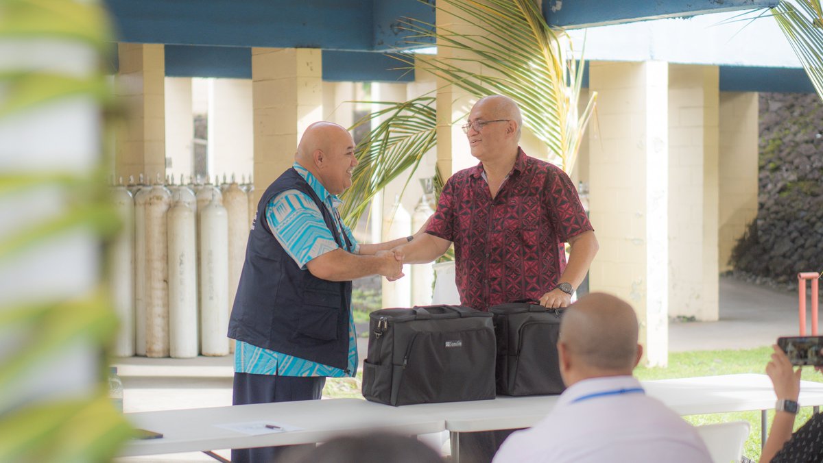 @kimevadickson @UN @thembakalua During his visit to #Samoa 🇼🇸, Dr Piukala handed over an #EU-funded oxygen plant and WHO-funded ultrasound machines to Professor Aiona Dr Alec Ekeroma, Samoa's Health Director, enhancing the country’s healthcare capacity and preparedness. Read more ➡️ rb.gy/6j3htl