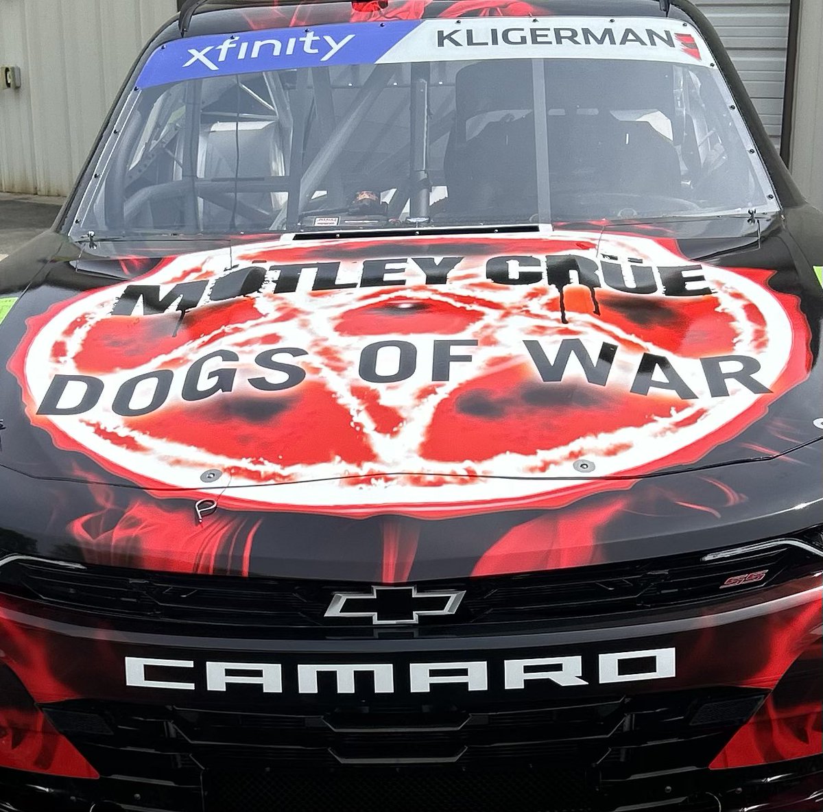 Off to @MonsterMile with the @BigMachine @MotleyCrue “Dogs Of War” Chevy.
