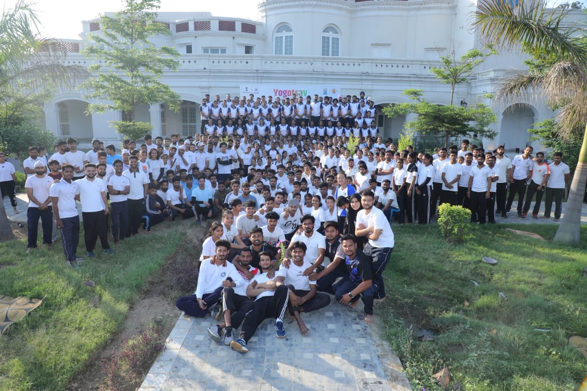 Maharaja Bhupinder Singh Punjab Sports University in Patiala, Punjab, organized a two-session program with MDNIY to promote the benefits of Yoga. 500 people attended the morning session and practiced Sukshma Vyayama, asanas, pranayama, and meditation.

#Yogotsav2024 #IDY2024