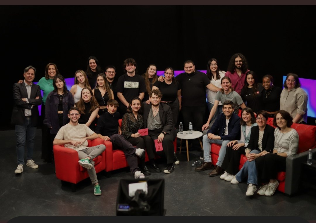 fcdmurcia's tweet photo. El pasado martes se grabó la primera edición de #fcdtalks sobre contenido #LGTB en la ficción con @Isa_Villegas_ y @juanjosanss. Un éxito gracias a la implicación de alumnxs y profesorxs. El programa estará disponible en breve. #FCDnonstop https://t.co/yKSd1a3mgS