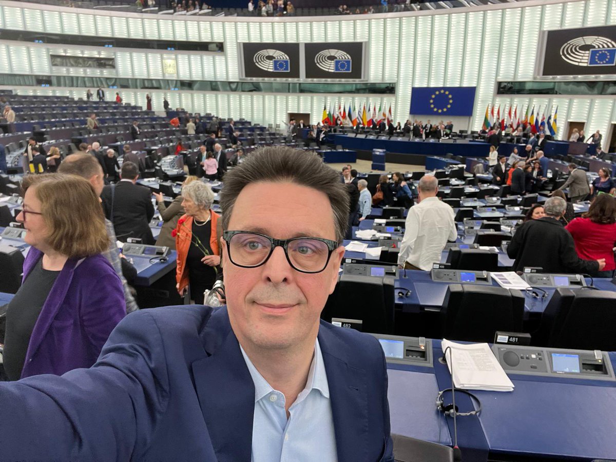 Ultimo voto dell’ultima assemblea plenaria di questa legislatura fatto, cinque anni difficilissimi che passano in un secondo: la Brexit, il Covid, le guerre per ricordare solo i titoli. La valigia è già fuori dall’aula, pronta per rientrare in Italia come sempre alla chiusura…