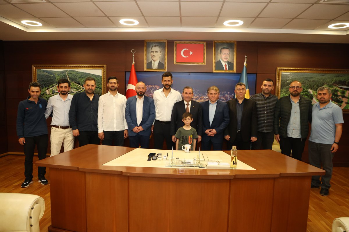 alitombastr's tweet photo. Sultanbeyli Gençlik Derneği, hayırlı olsun ziyaretinde bulundu.

Gençlerimize yönelik istişarelerde bulunduğumuz Dernek Başkanı Sn. Eyüp Kocakoç'a ve Yönetimine temennileri için teşekkür ederim. https://t.co/DSKpiGmQ7D