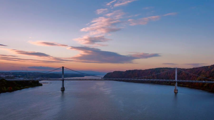 Walkway Over The Hudson Dawn buff.ly/3TxlJRL #HudsonValley #hudsonriver #bridge #bridges #landscape #landscapephotography #dawn #sky #clouds @joancarroll