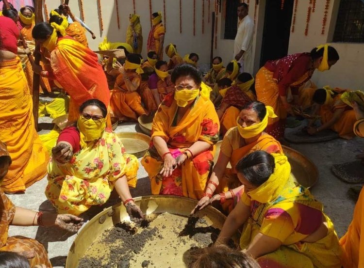 Shri Badrinath Dham Yatra 2024
 The ritual of pouring oil for Shri Badrinath Dham Gadu Ghada Telkalash was completed in Narendranagar Raj Darbar,
The Tel Kalash Yatra will reach Rishikesh as the first stop
#Uttarakhand #Badrinath #Chardham #Rishikesh