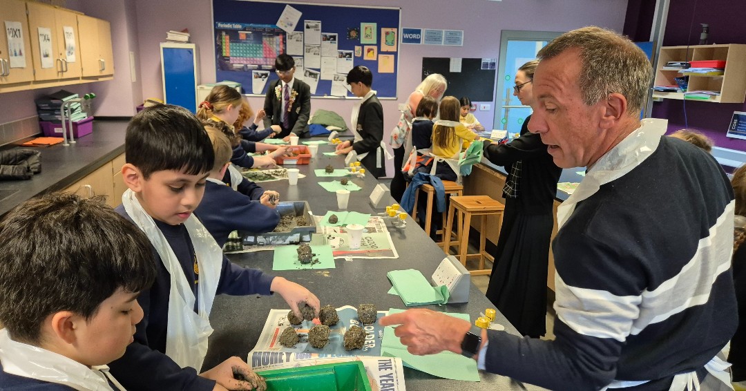 🌎 To mark #EarthDay2024, Planet Protectors from @acaciascps spent a lesson in our science lab making seed bombs to support their new bio strip. They were joined by our two climate club founders Ahmed and Faizan too!