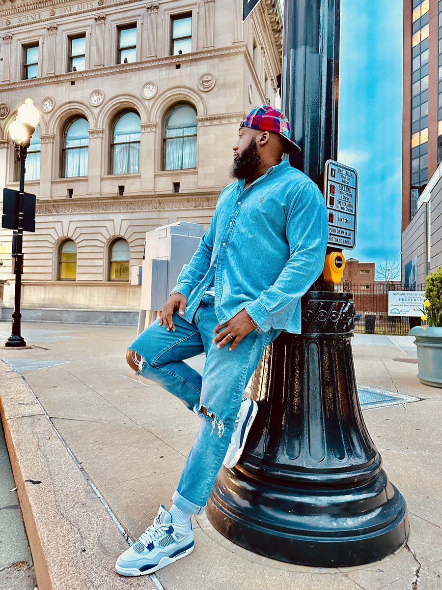 Live at 10am est on m.twitch.tv/thedjbeloved