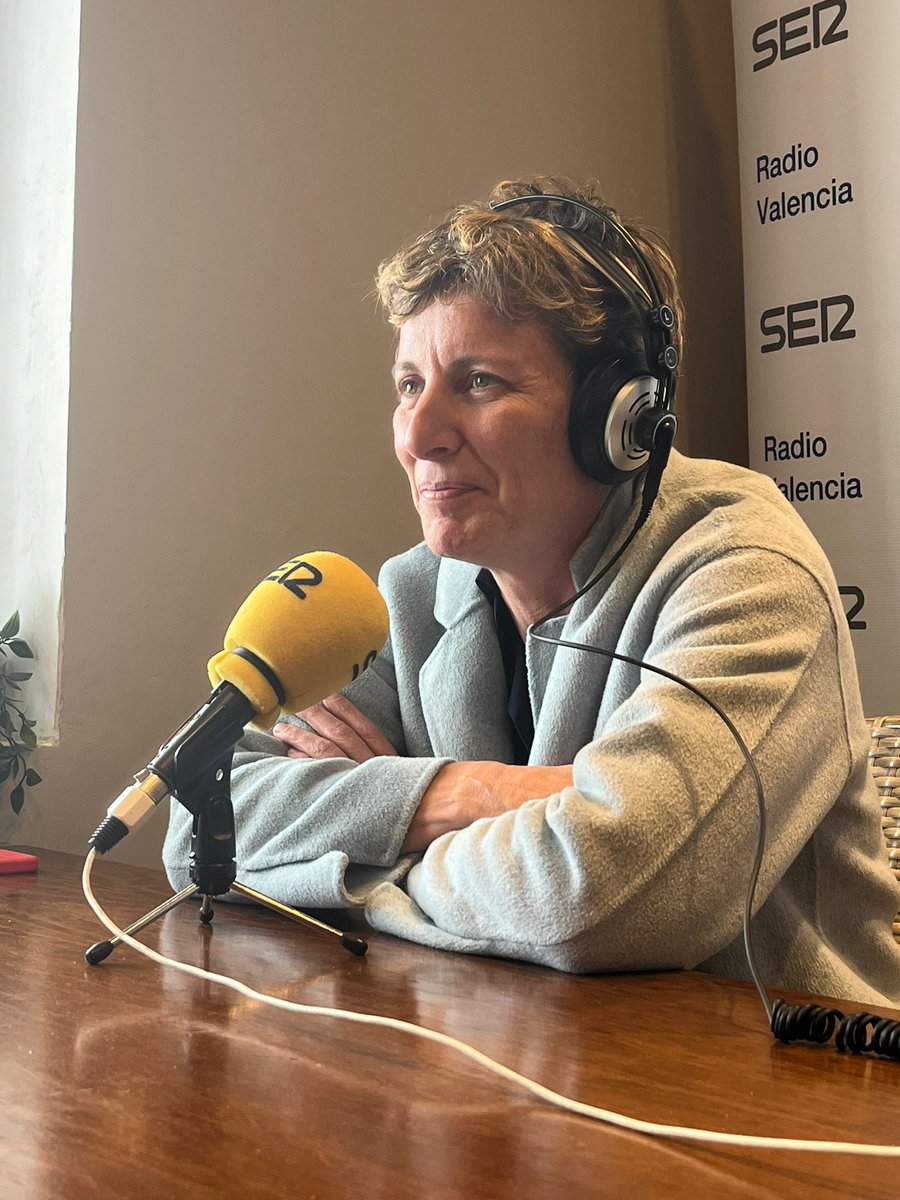 EN MARCHA @SERDepValencia con @FranGuaitaSER. 🥘ESPECIAL @casa_patacona🥘 🗣Con ELISA AGUILAR, Presidenta FEB 'La apuesta en Valencia de las instituciones y el Arena es muy grande. No descartamos traer a la selección o copa de la Reina' 🐦DIRECTO en X👇 twitter.com/i/broadcasts/1…