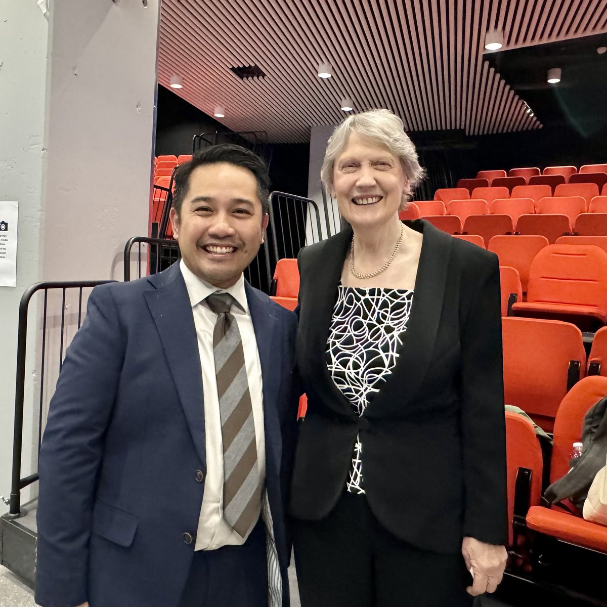 Always a pleasure meeting and listening to @HelenClarkNZ, Former New Zealand 🇳🇿 Prime Minister and one of the world’s staunchest champions of #GlobalHealth and #PlanetaryHealth 🌏 #WHSMelbourne2024 #Melbourne #Australia 🇦🇺