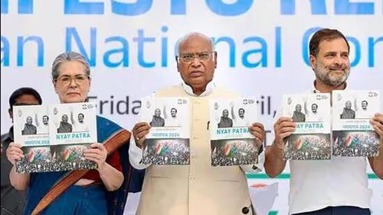 #ElectionsWithHT | In a letter to PM #NarendraModi, #MallikarjunKharge says will explain #Congress’ manifesto in person 

hindustantimes.com/india-news/in-…