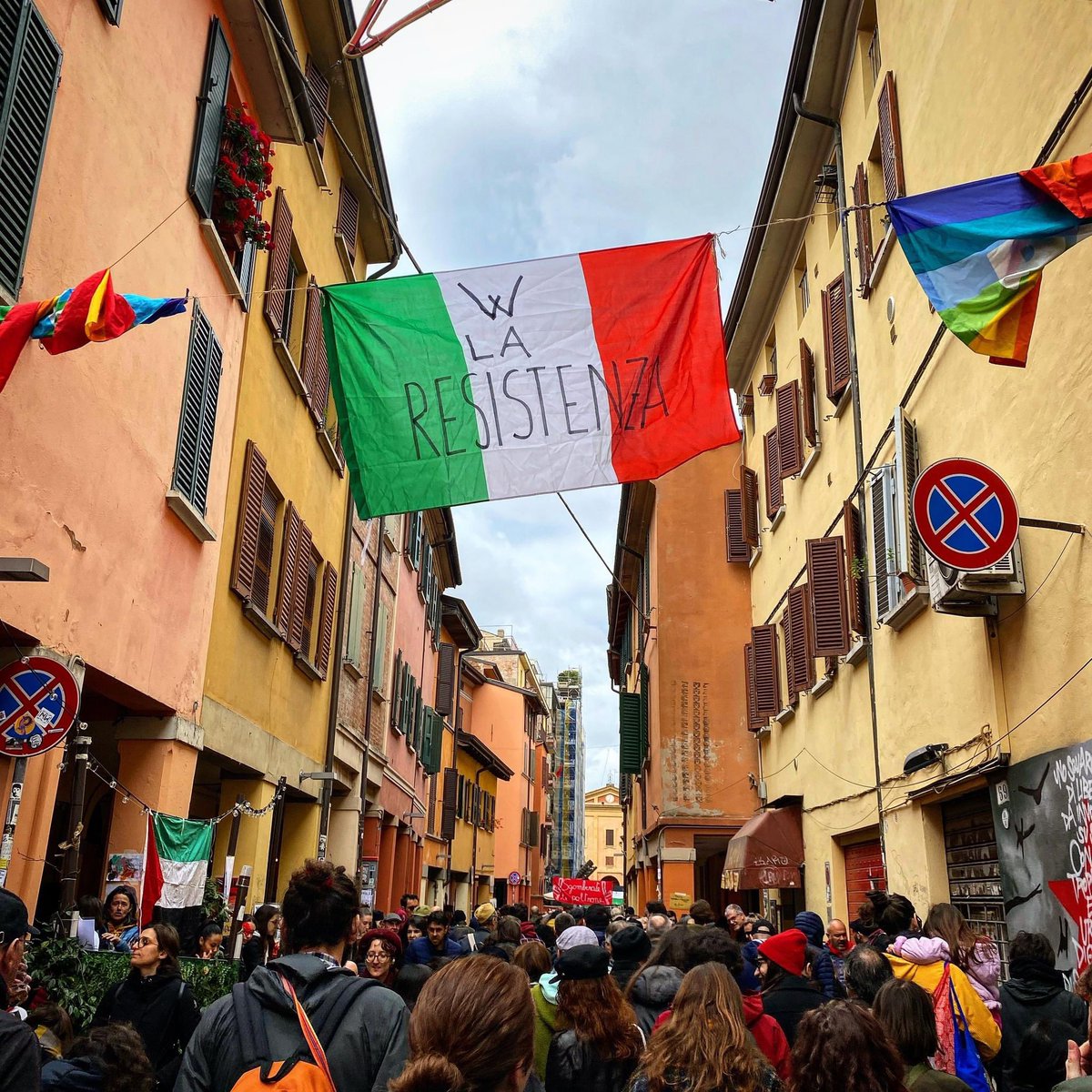 Viva la Resistenza! Buon 25 Aprile! #25aprile #Bologna