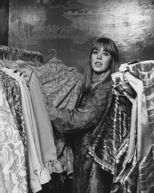 Apple, a clothes boutique owned and operated by the historic band The Beatles was located on Baker Street in London. Here, Jenny Boyd, sister in-law of Beatle George Harrison, helps out. #vintagefashion #thebeatles