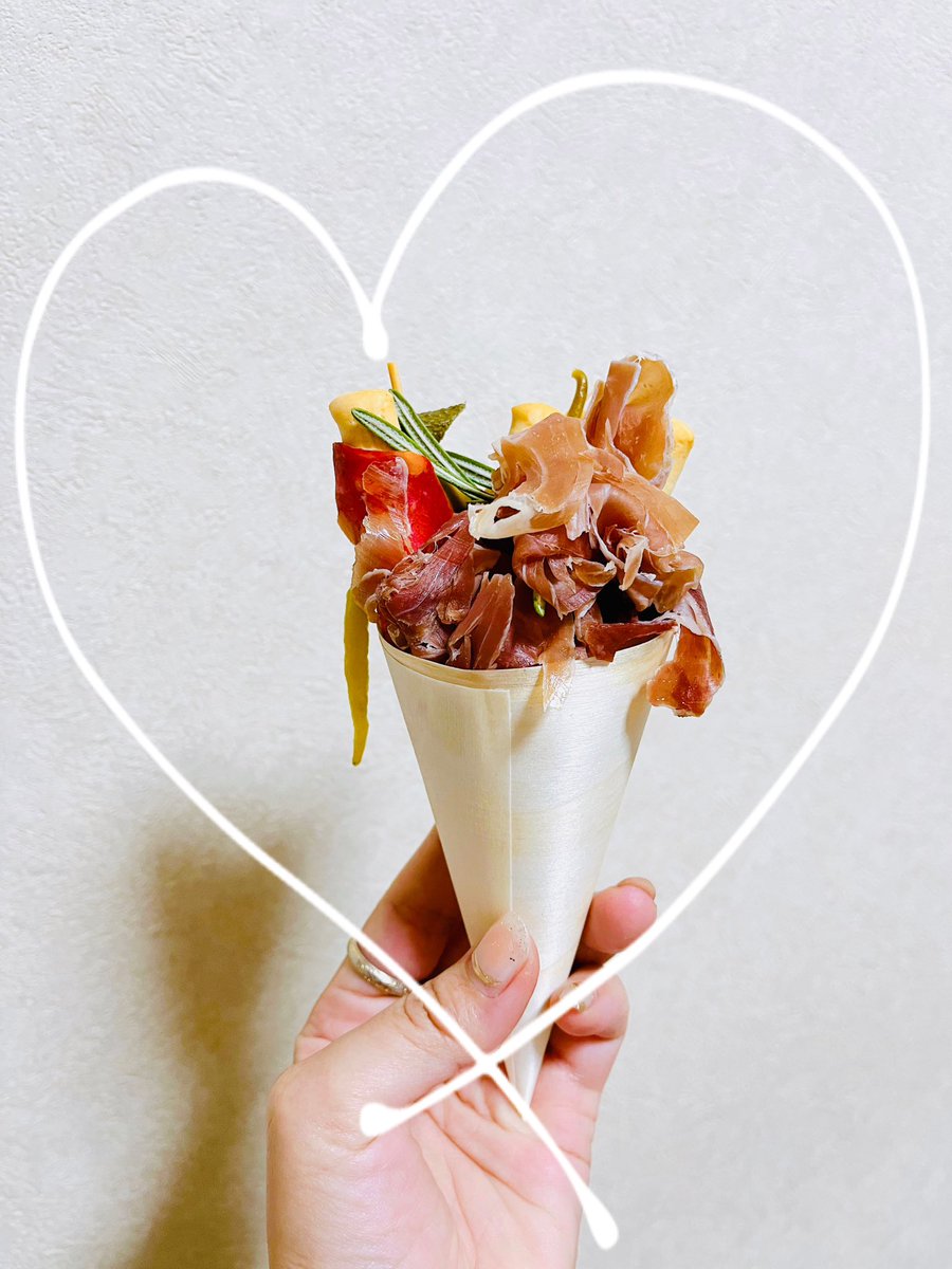 17kanon29's tweet photo. アンケートに答えたら生ハムブーケ頂きました💐🤍
こんな素敵なもの頂いたら夜も飲むしかない🤣
#アトレヴィオ
#コレド室町
#室町テラス
#atrevio https://t.co/HPFpOq42gX