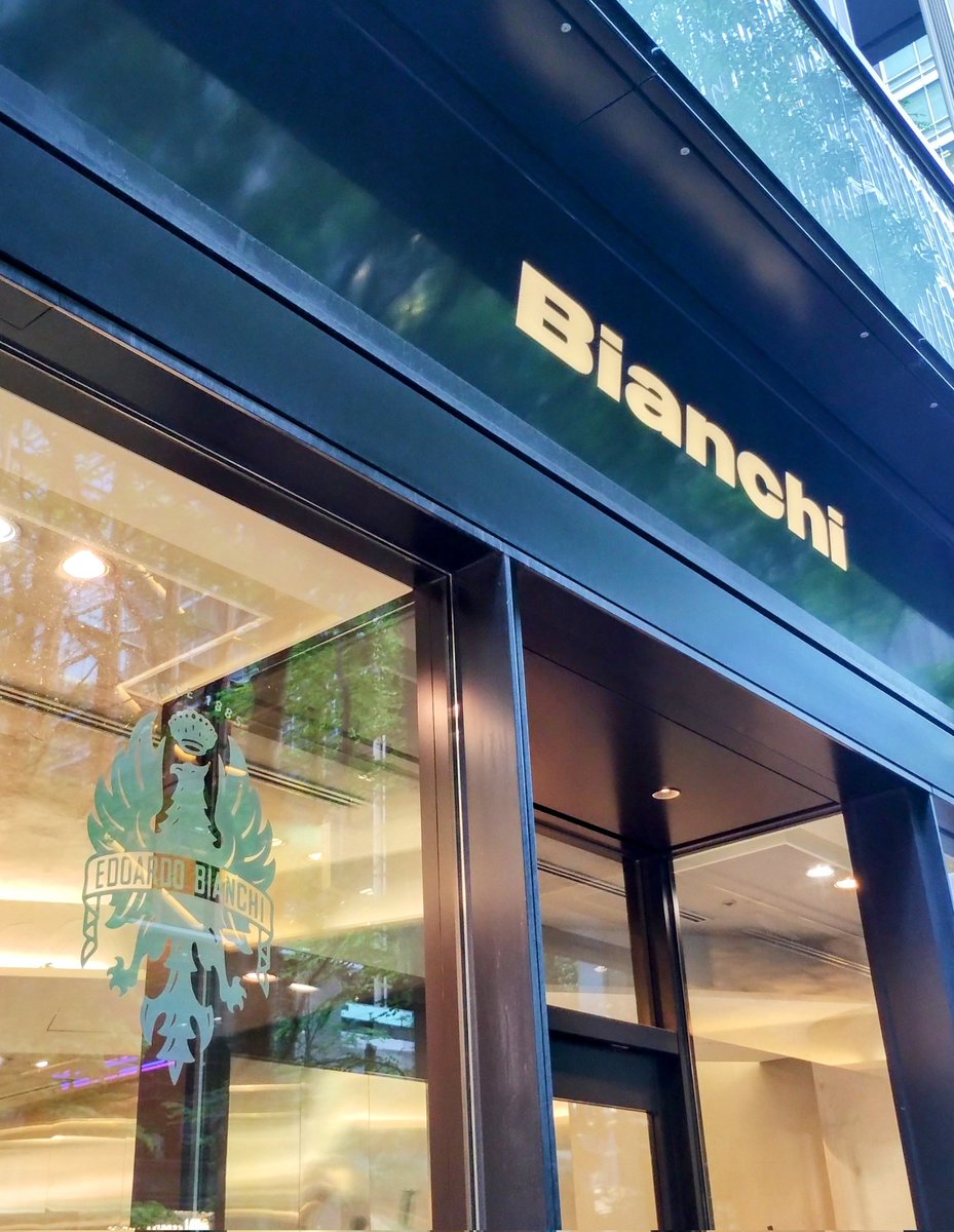 hisato73's tweet photo. ウェア欲しくて
#teamtechnipes（チーム テクニプス!?）に問合せしたけど反応なし😂
#Bianchi 丸の内 店へ 取寄不可でしたがイケメンスタッフさん ありがとうございました。 
#ビアンキ https://t.co/SRGdeoduAV