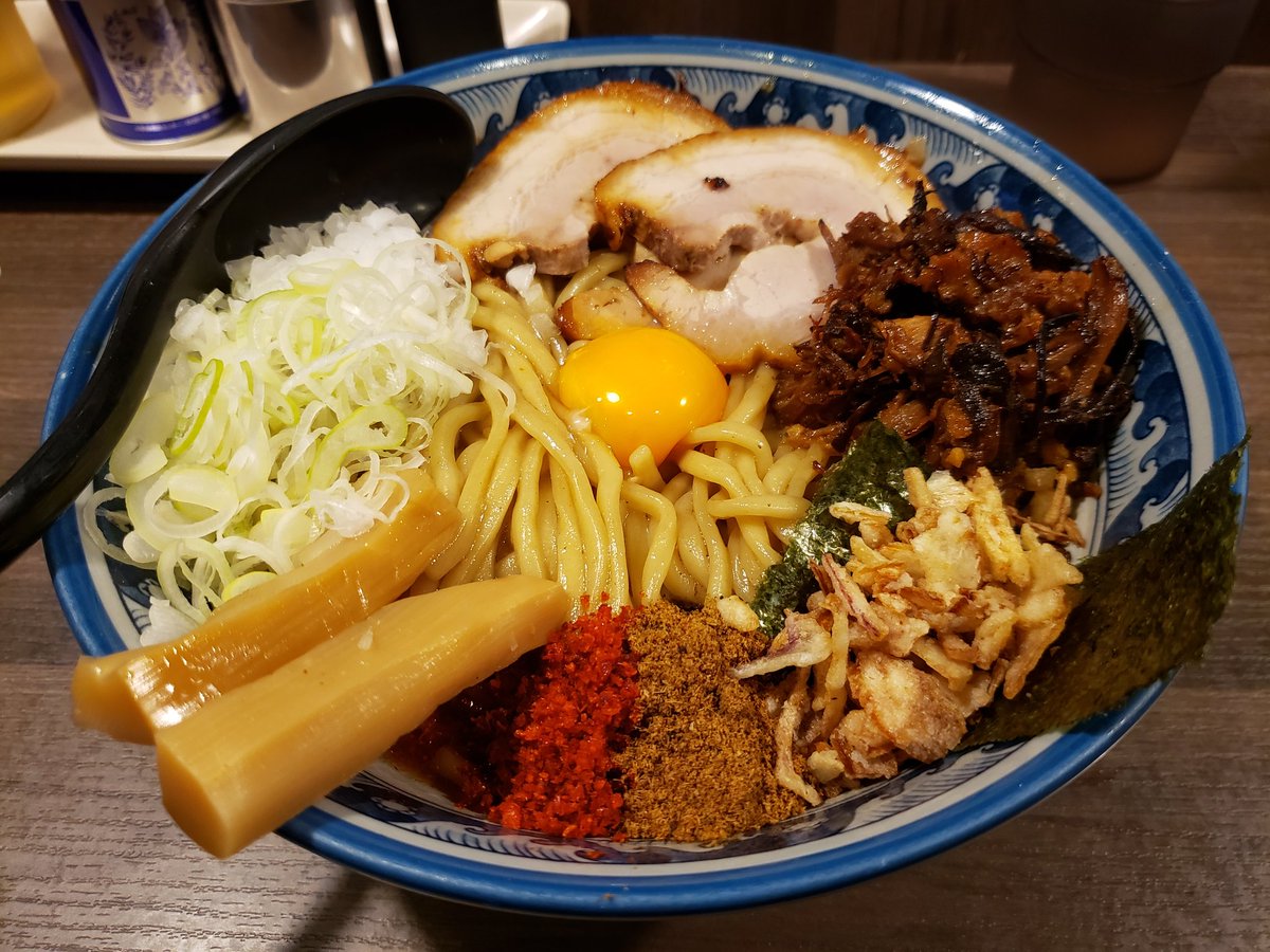 狼煙　本店 まぜそば　太麺 久しぶりのまぜそば太麺で😆🍜モチモチ感の強い太麺旨い😆✨まぜそばにピッタリ💡箸の止まらぬ旨さであっという間に完食😂腹八分目でごちそうさまでした😋