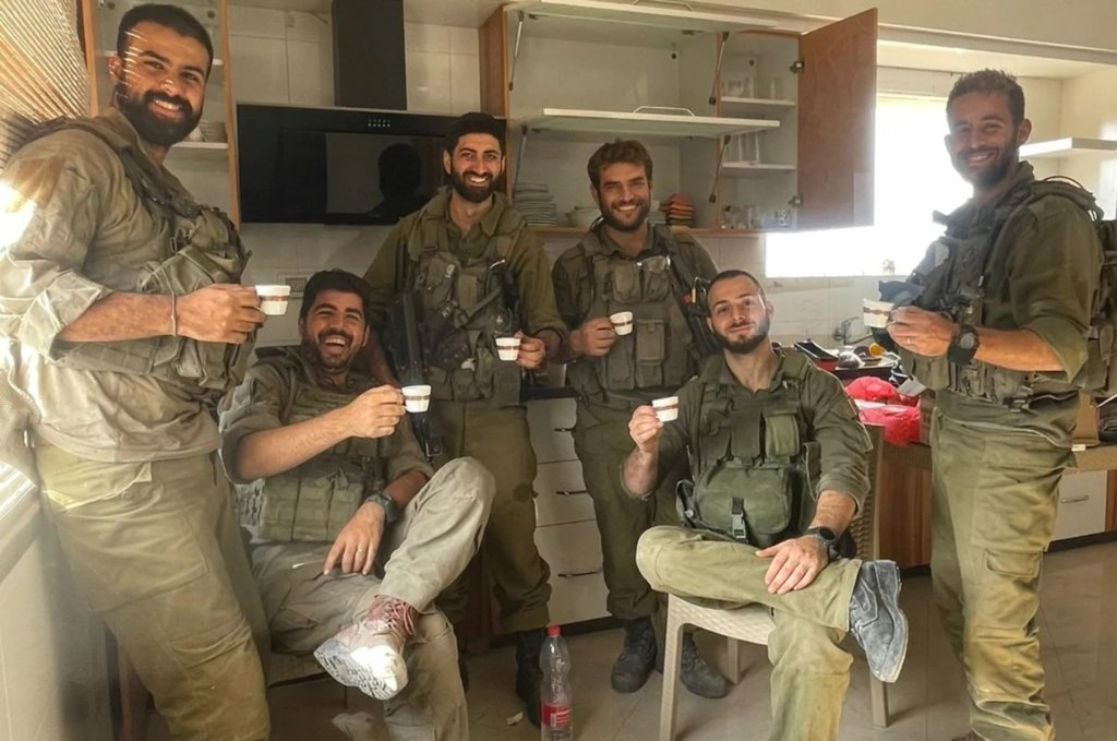 This was their last tea & last smile 🇮🇱🚮