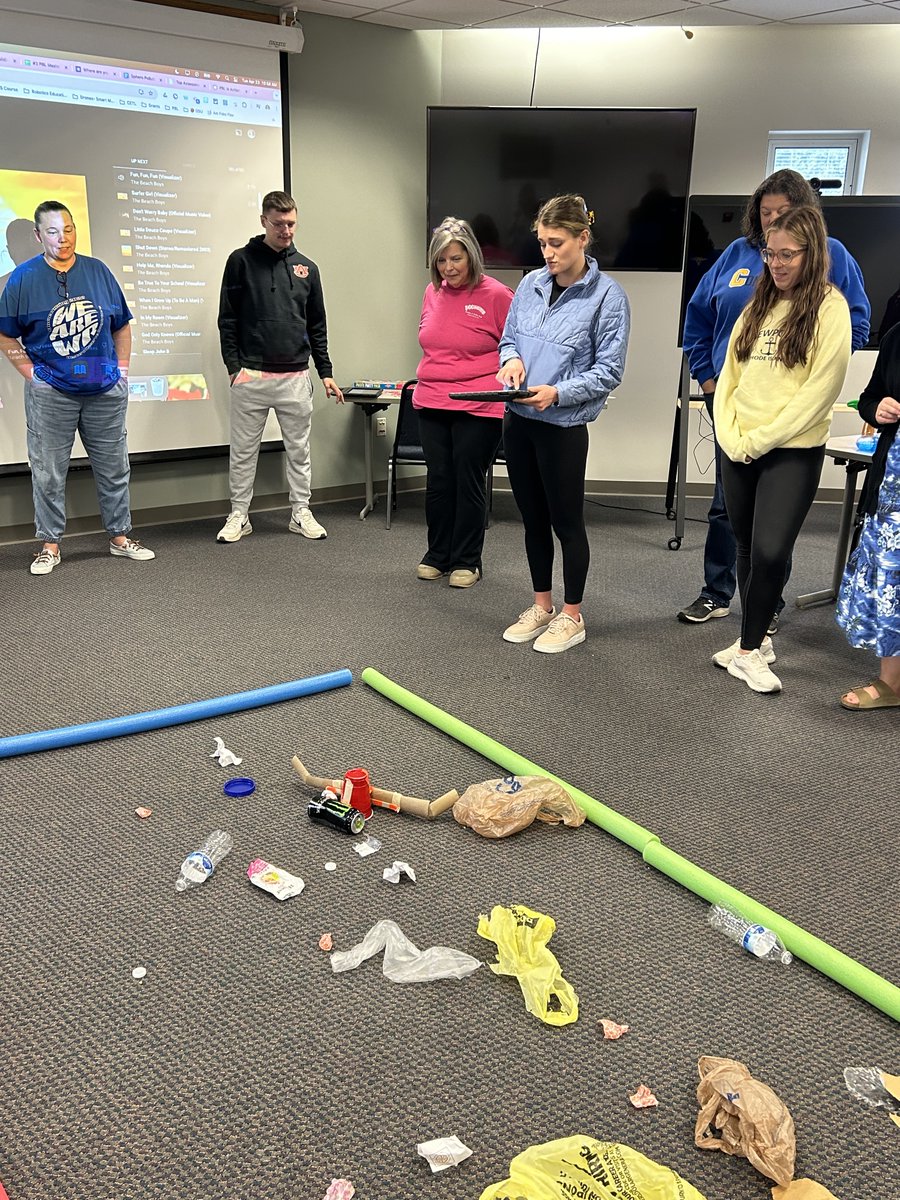 Another successful PBL workshop with @BGoodArtnGift and our awesome educators focusing on cross-disciplinary PBL, and design thinking w/@SpheroEDU integration...idea from @LLacrosse! Let's collaborate, innovate, and empower our students through #PBL! @Wipebook @NorthPointESC