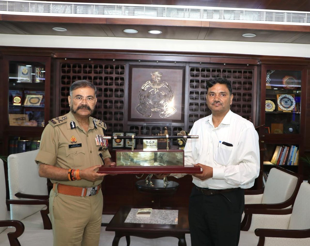 Honored to present the ceremonial DGP's baton, engraved with the name and tenure of our former Chief, Sri RK Vishwakarma, as a tribute to his exemplary service. The ceremony exemplifies our deep respect and commitment to tradition, celebrating an enduring legacy of leadership.