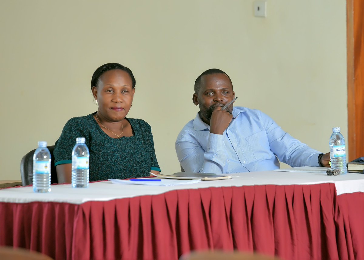 Some of the things that make a boy-girl (BG)relationship healthy/good include; commitment, willingness to change, willingness to give, honesty, good listener & supportive - @JustineBukenya speaking to students about healthy relationships @Makerere #BeyondClass