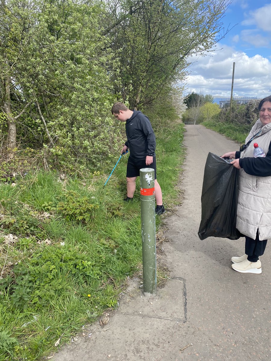 Some of the pupils have been taking part in litter picking as part of their #DofE It is great to see them working hard to help the local community! @IWBSFalkirk #springcleanscotland #IWBSOutdoors #learningwithoutwalls #thriveoutdoors #article24