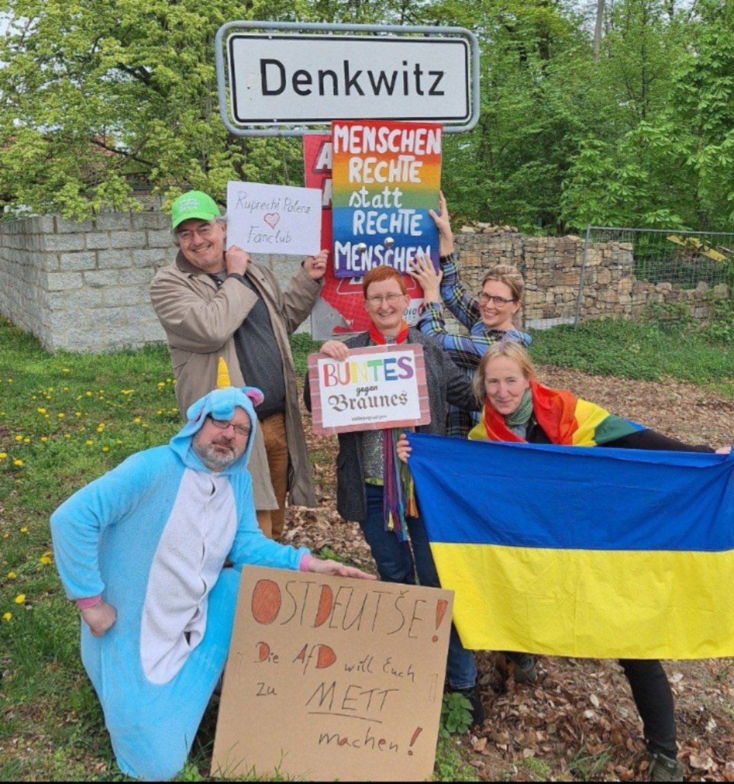 'Spätrömische Dekadenz' in einem Bild.

#Westerwelle war einer der hellsichtigsten Politiker seiner Zeit.