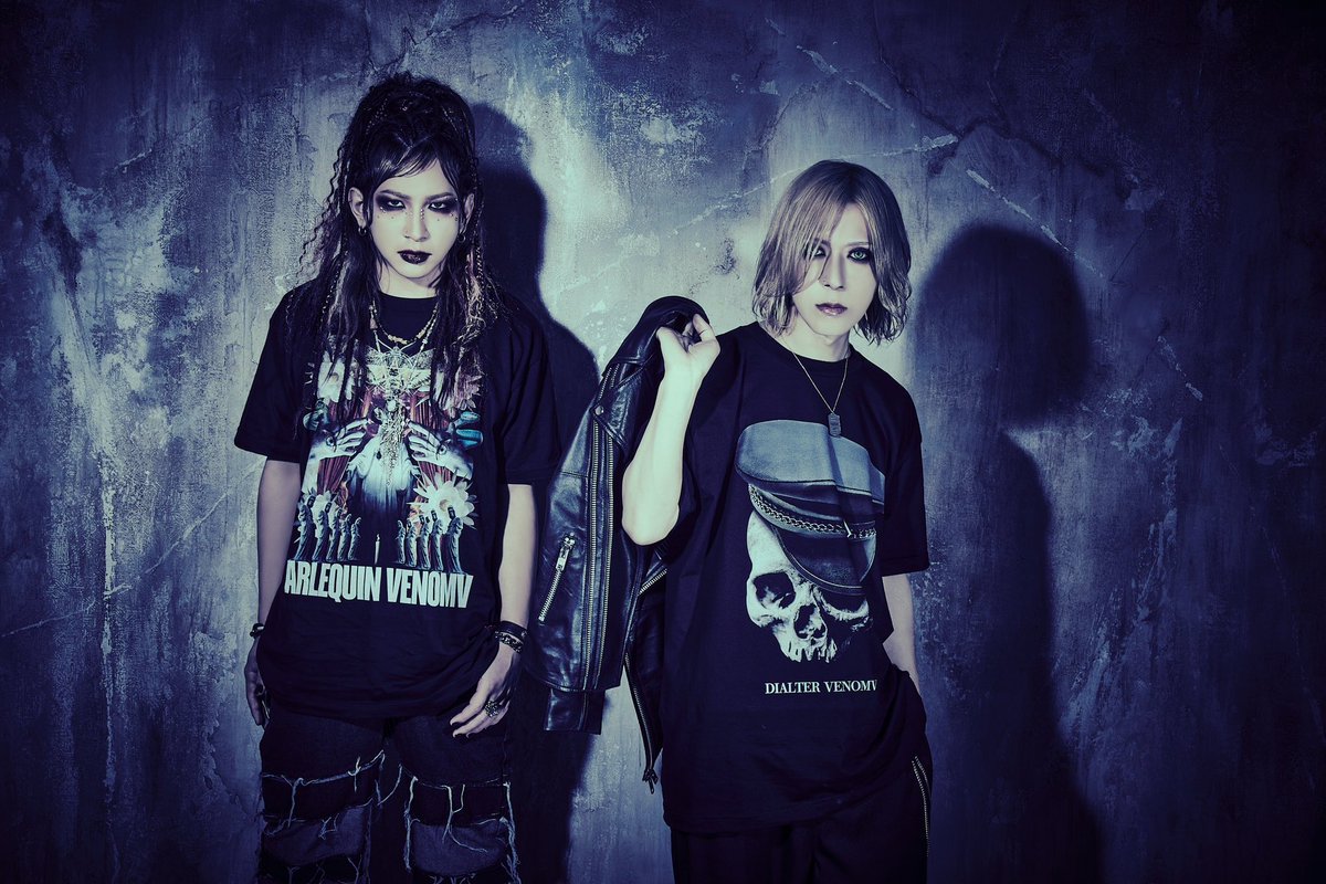 Tシャツ、大変ご盛況との事です。
皆さん是非。

SHOP：Oz(B1F)
DIAURA×ALTER VENOMV「DIALTER VENOMV」Tシャツ　¥8,800(税込)
ΛrlequiΩ×ALTER VENOMV「ARLEQUIN VENOMV」Tシャツ　¥8,800(税込)
x.com/tokyo_diviner

#DIAURA #ΛrlequiΩ
#Side_Black 
#愚民ダメ人間