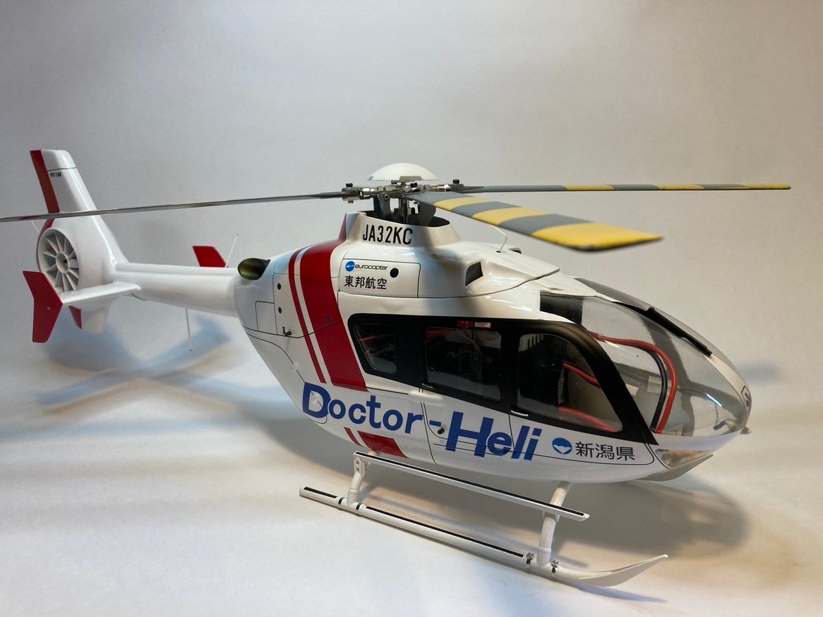 ドクターヘリ完成しました☺️👍✨ EC135 ライトユニット付き #rcヘリ #helicopter