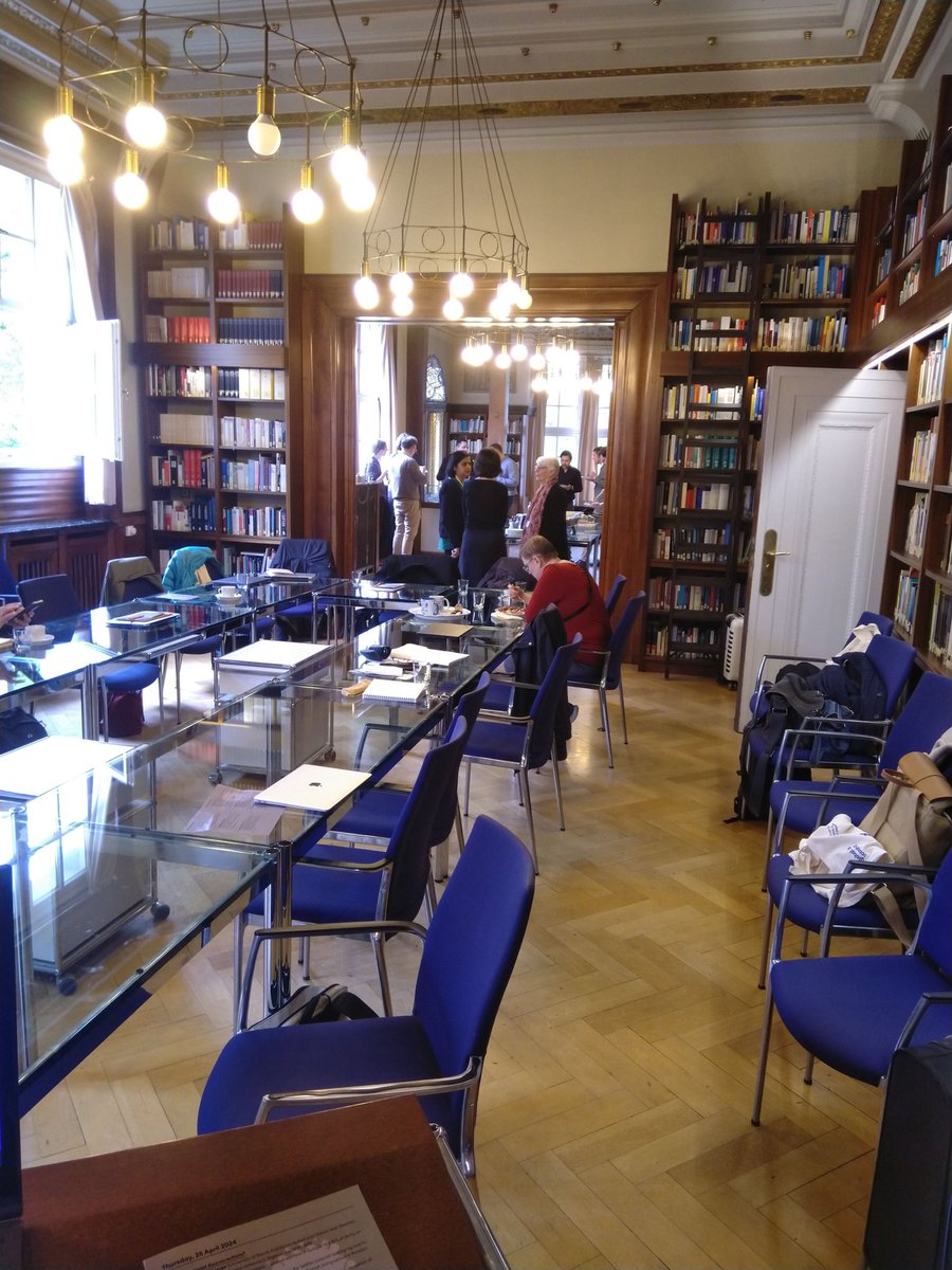 Lunch break at our 'Dis:connections in Wartime' workshop! We had two highly intriguing panels this morning on 'Colonial dis: connections?' and 'Family and migration'