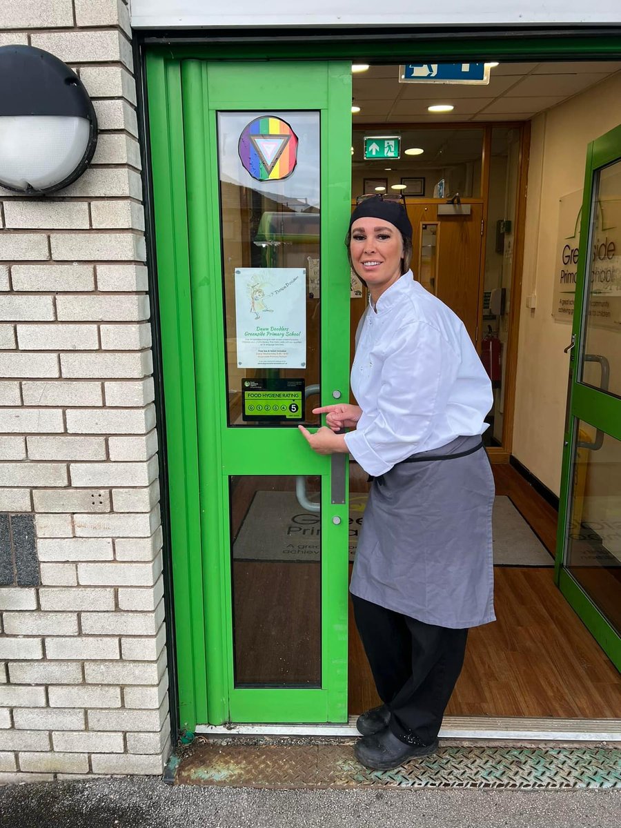 We are incredibly proud of @tracys_simpson and her team @mellorscatering for being award a food hygiene rating of 5⭐️ Well deserved! @GreensideHead @TrustVictorious