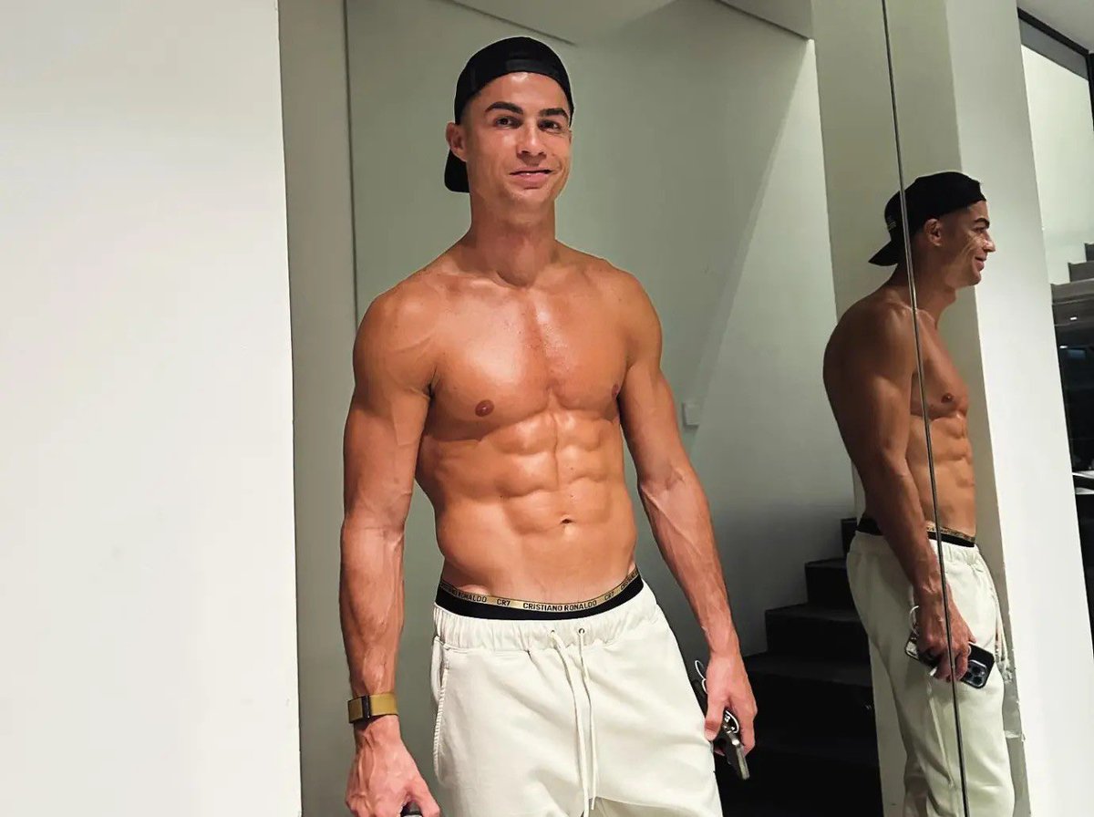 ❗🗣️ Mario Gomez:

'After Ozil's retirement, it seems that he found himself in the gym. He was a colleague of Cristiano Ronaldo. Maybe he's thinking, 'now I have time to be a little Cristiano'.'