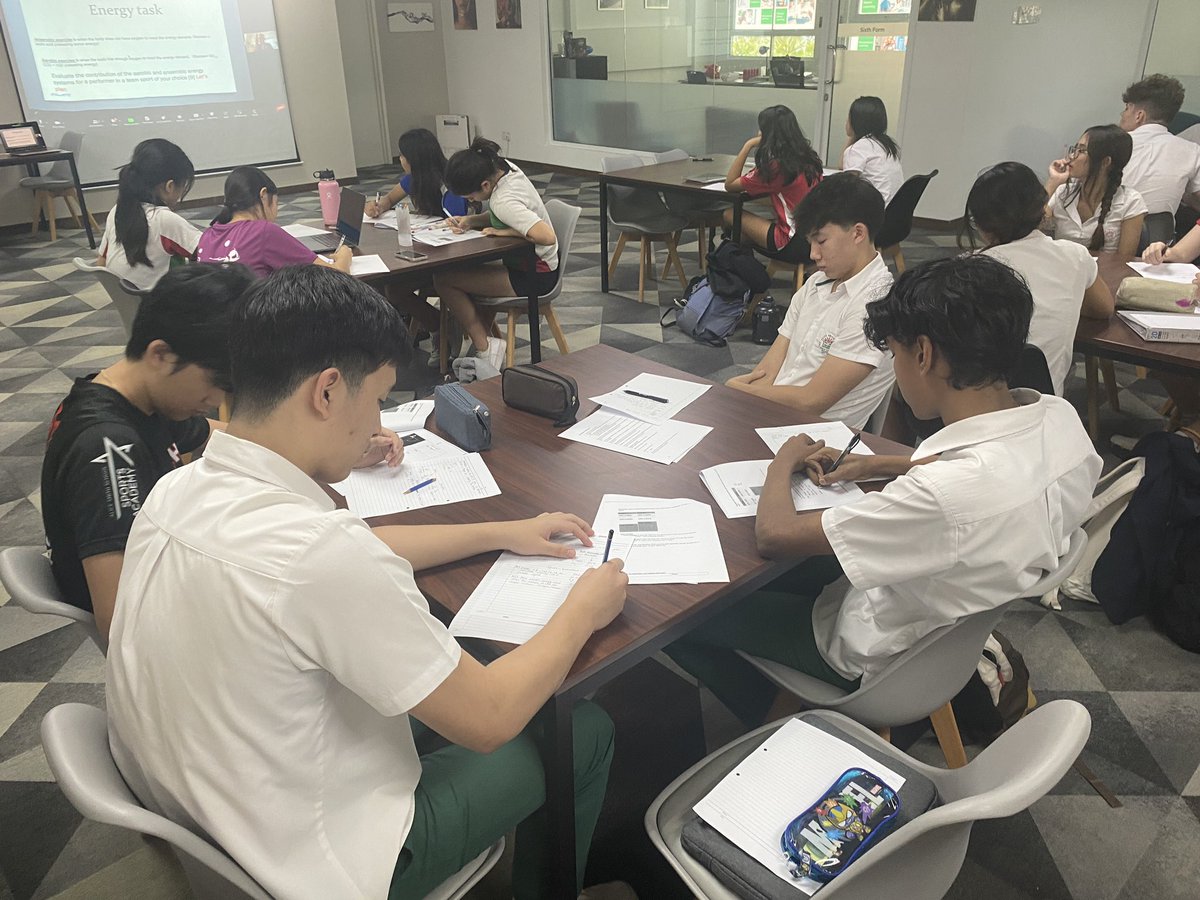 As part of our exam prep <a href="/AliceSmithSch/">Alice Smith School</a> Y10 &amp; Y11 #gcsepe students learning from the academic pe guru <a href="/HowittPe/">Ross Howitt PE</a> 

Brilliant revision session this afternoon!

#KLASSPE #WeAreKLASS