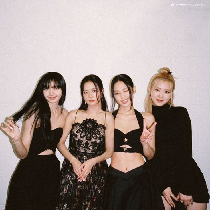 DARKXSTAR99's tweet photo. CEO of Ador Hybe Min Hee jin has exposed hybe with confirmed proofs at her press conference saying that New Jeans Brands deals were paid by Hybe to copy and compete with #Blackpink.

She also said that Hybe tried to crush the career of Aespa and Ive. https://t.co/9dxzv4iygt