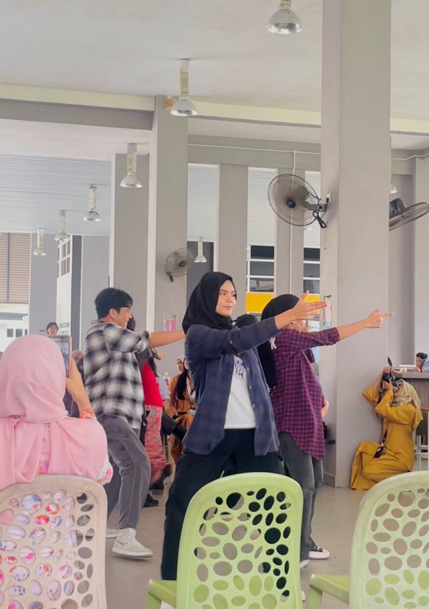 ksnhe_e's tweet image. They continue with dance performance by dancing to Tate McRae song- greedy. I love the choreography and how energetic they are when delivered the dance. This group called WARIS is one of the department in RAGENDA. They literally ate and left no crumbs! 

#RAGENDA #WARIS #COM2012A